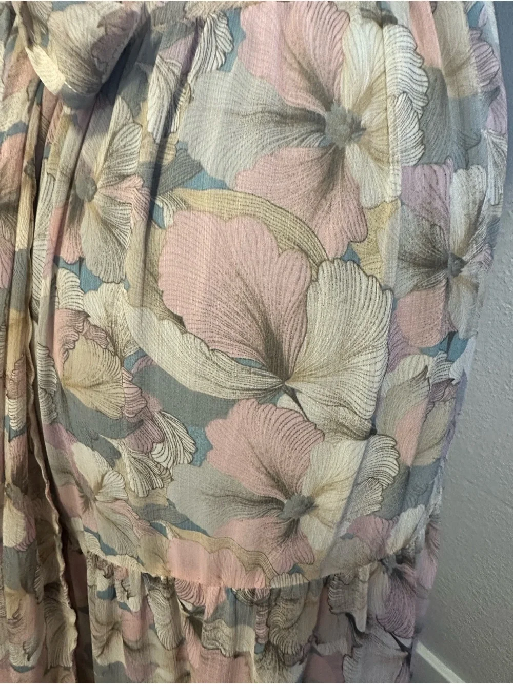 Astr Floral Twist Maxi Dress in Pastel Pink and Cream - Picture 3 of 6